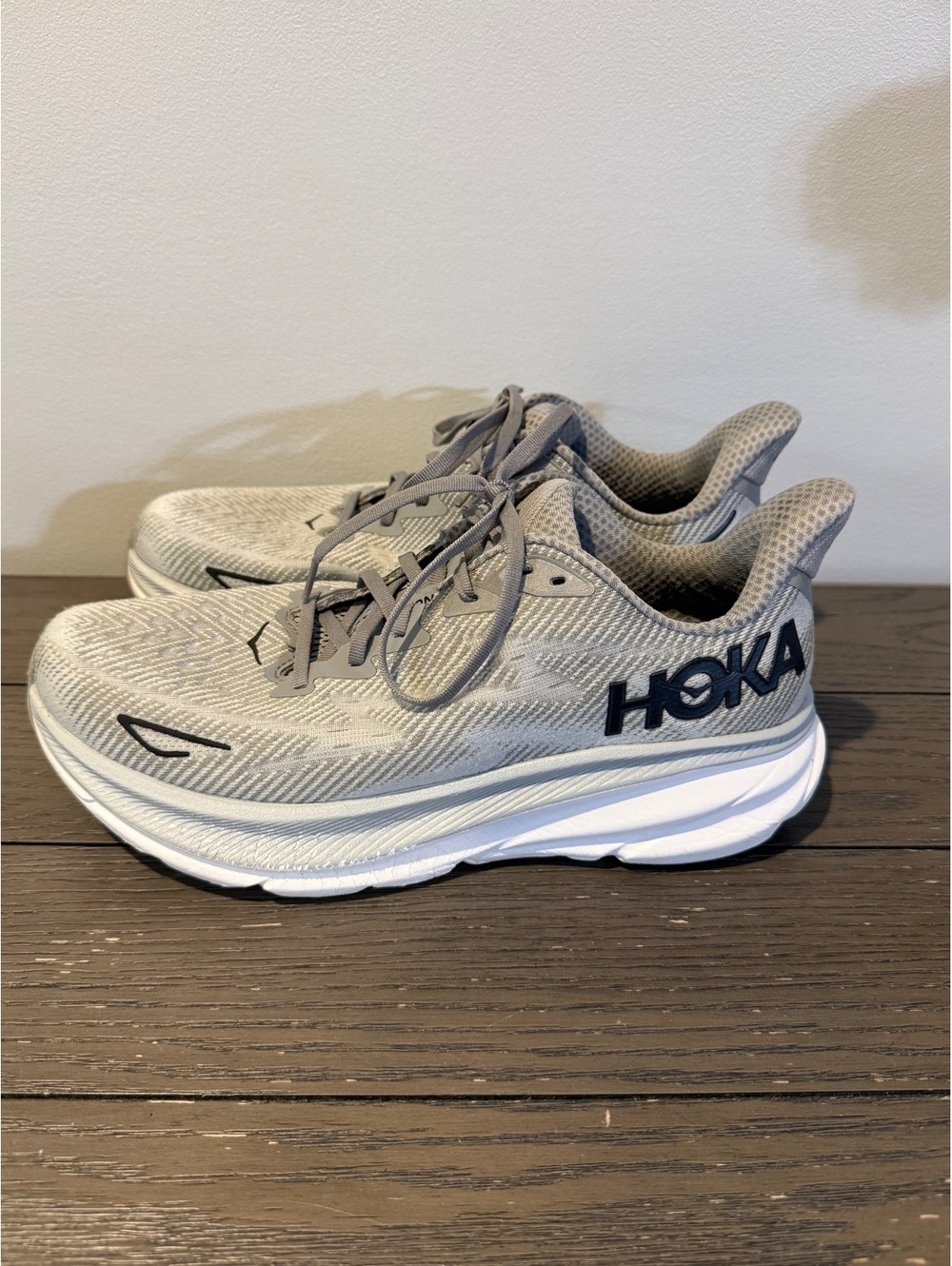 HOKA ONE ONE Clifton 9 Running Shoes Men’s Size 10